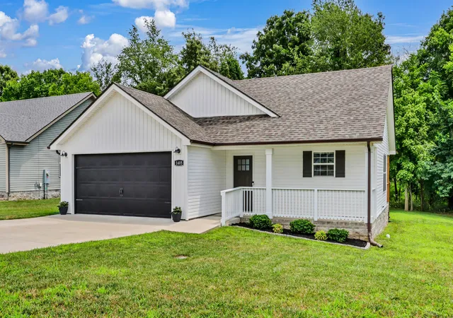 Photo 3 of Single family home for sale at 1405 Fredrick Dr, Clarksville, TN 37042 | MLS# 3306688 | Listing updated on 2026-09-19