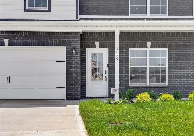 Photo 3 of Single family home for sale at 1050 Vendue Ave, Clarksville, TN 37042 | MLS# 3242734 | Listing updated on 2026-09-10