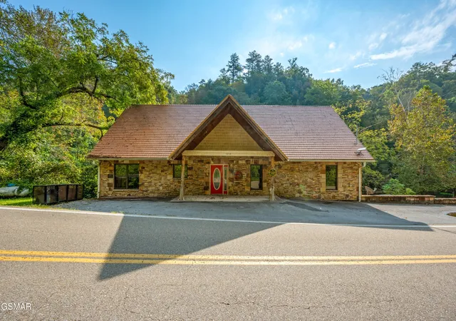 Photo 4 of Single family home for sale at 4273 Pittman Ctr Rd, Sevierville, TN 37876 | MLS# 3510537 | Listing updated on 2026-09-21