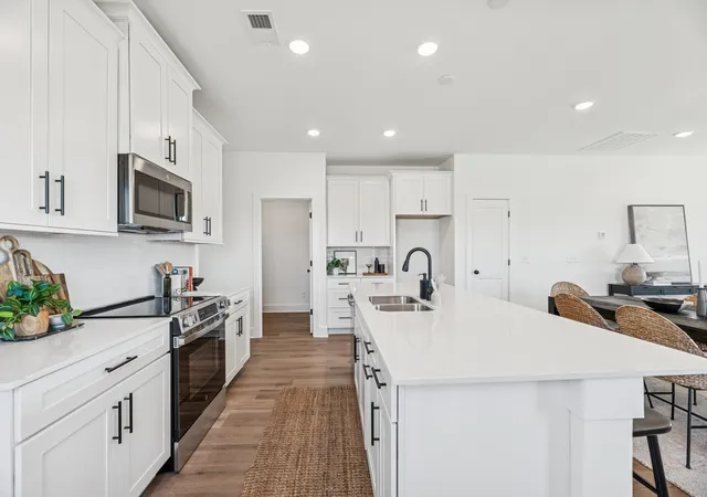 Photo 3 of Sale Pending at 504 Canal Cir, Nashville, TN 37214 | MLS# 3243371 | Listing updated on 2026-09-15