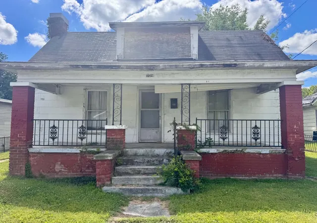 Photo 1 of Single family home for sale at 109 S Elm St, Hopkinsville, KY 42240 | MLS# 3243483 | Listing updated on 2026-09-10