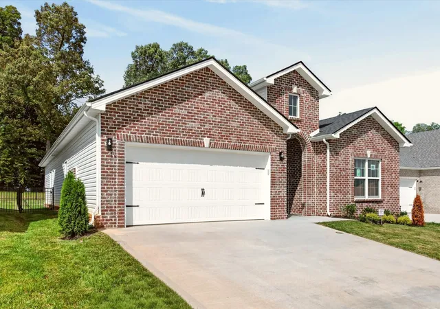 Photo 3 of Single family home for sale at 1010 Vendue Ave, Clarksville, TN 37042 | MLS# 3243714 | Listing updated on 2026-09-12