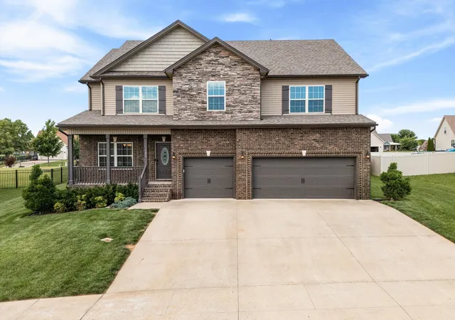 Photo 1 of Single family home for sale at 129 Chisum Ct, Clarksville, TN 37043 | MLS# 3245513 | Listing updated on 2026-09-12