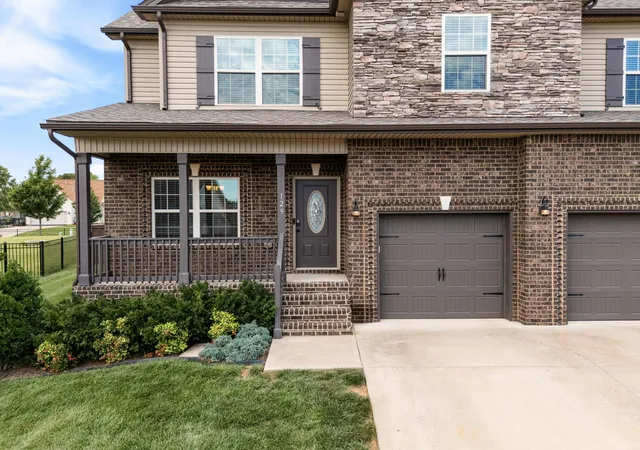 Photo 2 of Single family home for sale at 129 Chisum Ct, Clarksville, TN 37043 | MLS# 3245513 | Listing updated on 2026-09-12