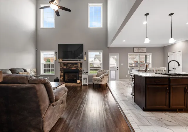 Photo 3 of Single family home for sale at 129 Chisum Ct, Clarksville, TN 37043 | MLS# 3245513 | Listing updated on 2026-09-12
