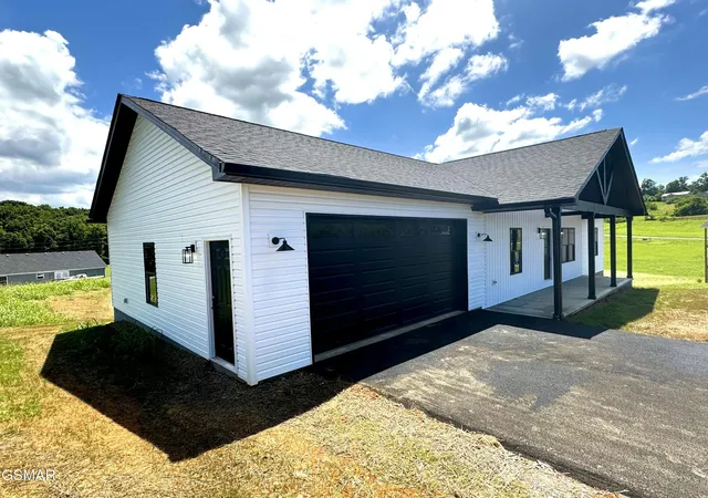 Photo 3 of Sale Pending at 3016 Easy Going Ln, Newport, TN 37821 | MLS# 3591619 | Listing updated on 2026-09-23