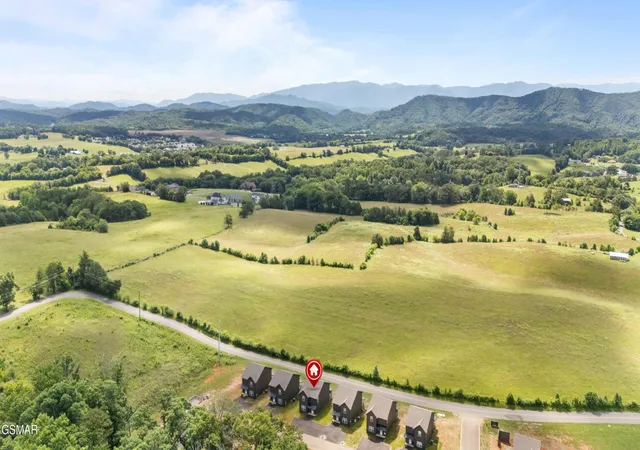 Photo 2 of Sale Pending at 958 Lacy Ct, Sevierville, TN 37862 | MLS# 3253648 | Listing updated on 2026-09-11
