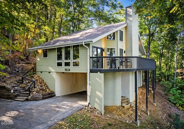 Photo 1 of Single family home for sale at 1924 E Arolla Ct, Gatlinburg, TN 37738 | MLS# 3591623 | Listing updated on 2026-09-14