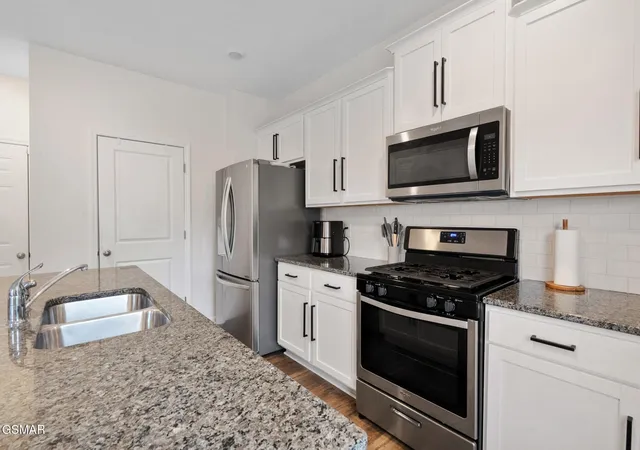 Photo 2 of Sale Pending at 1174 Hampton Pl Cir, Loudon, TN 37774 | MLS# 3591622 | Listing updated on 2026-09-25