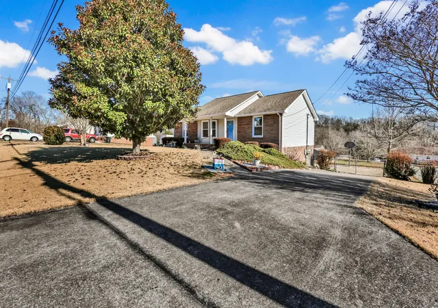 Photo 2 of Single family home for sale at 1412 Mcclardy Rd, Clarksville, TN 37042 | MLS# 3245087 | Listing updated on 2026-10-27