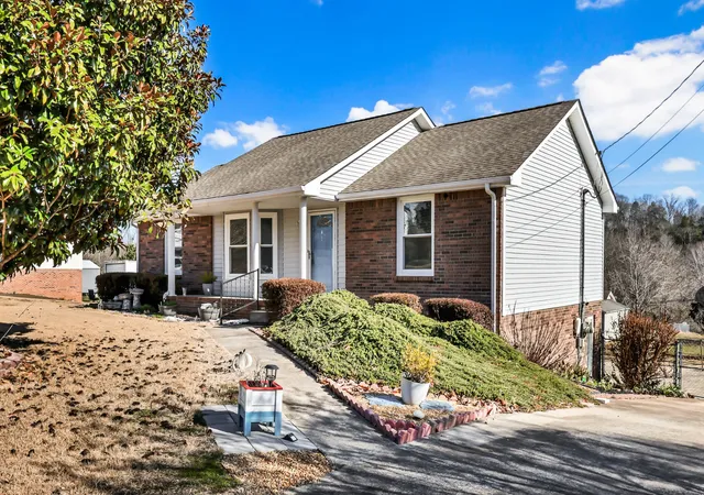 Photo 3 of Single family home for sale at 1412 Mcclardy Rd, Clarksville, TN 37042 | MLS# 3245087 | Listing updated on 2026-10-27