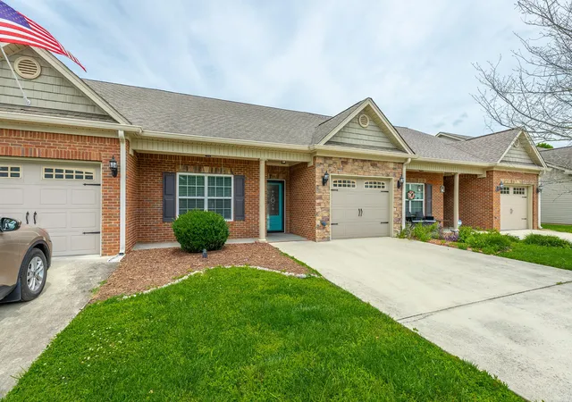 Photo 3 of Townhouse for sale at 8274 Carlitos Ln, Hixson, TN 37343 | MLS# 3540469 | Listing updated on 2026-09-11