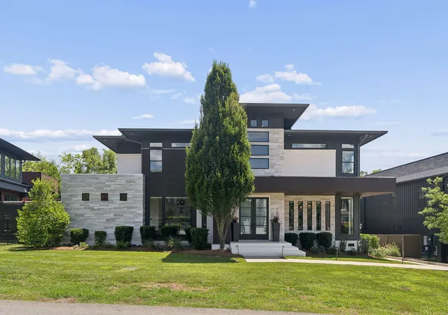 Photo 1 of Single family home for sale at 1807 Castleman Dr, Nashville, TN 37215 | MLS# 3246453 | Listing updated on 2026-10-08