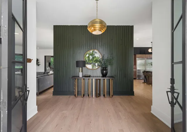Photo 2 of Single family home for sale at 1807 Castleman Dr, Nashville, TN 37215 | MLS# 3246453 | Listing updated on 2026-10-08