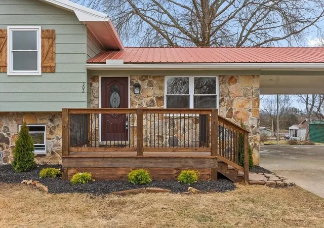 Photo 3 of Single family home for sale at 302 Locust St, Englewood, TN 37329 | MLS# 3245343 | Listing updated on 2026-09-10
