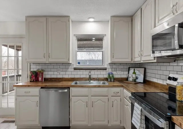 Photo 4 of Single family home for sale at 302 Locust St, Englewood, TN 37329 | MLS# 3245343 | Listing updated on 2026-09-10