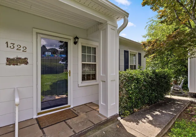Photo 1 of Multi family home for sale at 1322 Dallas Rd, Chattanooga, TN 37405 | MLS# 3245409 | Listing updated on 2026-10-09