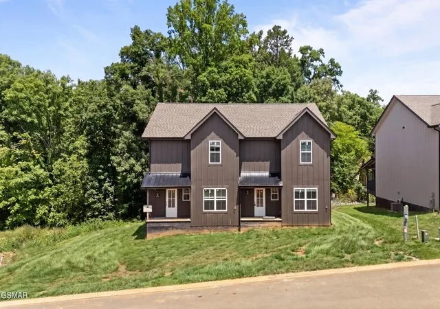 Photo 2 of Sale Pending at 911 Lacy Ct, Sevierville, TN 37862 | MLS# 3253646 | Listing updated on 2026-09-11