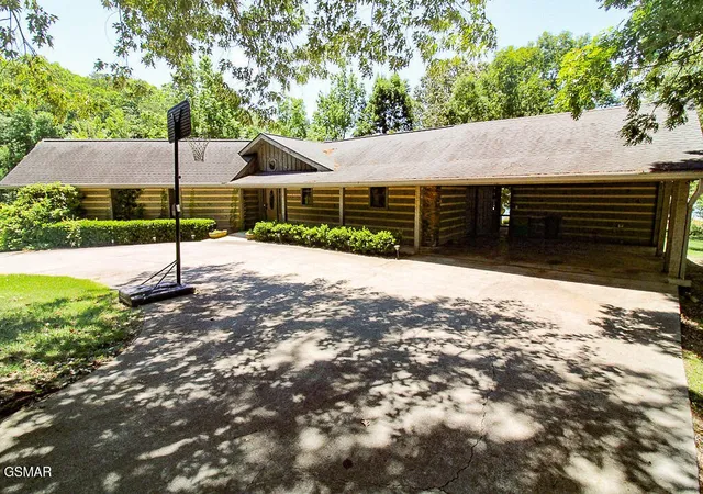 Photo 3 of Single family home for sale at 902 Lake View Rd, Sevierville, TN 37876 | MLS# 3269796 | Listing updated on 2026-09-11