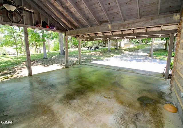 Photo 4 of Single family home for sale at 902 Lake View Rd, Sevierville, TN 37876 | MLS# 3269796 | Listing updated on 2026-09-11