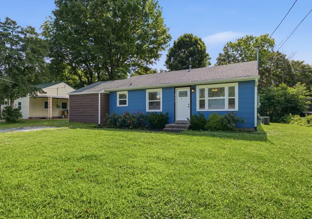 Photo 1 of Sale Pending at 825 Spencer Ave, Gallatin, TN 37066 | MLS# 3250359 | Listing updated on 2026-09-12