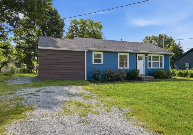 Photo 2 of Sale Pending at 825 Spencer Ave, Gallatin, TN 37066 | MLS# 3250359 | Listing updated on 2026-09-12