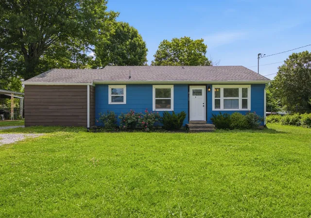Photo 3 of Sale Pending at 825 Spencer Ave, Gallatin, TN 37066 | MLS# 3250359 | Listing updated on 2026-09-12