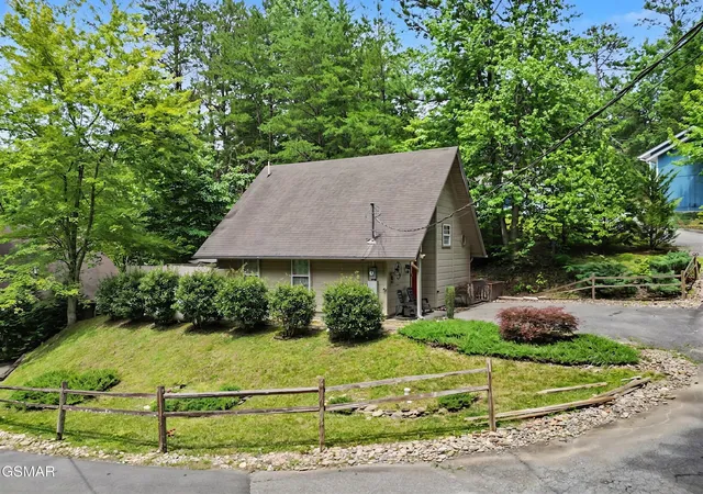 Photo 1 of Single family home for sale at 626 Morning Mist Way, Gatlinburg, TN 37738 | MLS# 3302218 | Listing updated on 2026-09-30