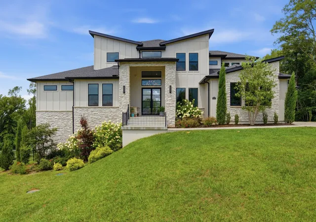 Photo 1 of Single family home for sale at 6132 Lookaway Cir, Franklin, TN 37067 | MLS# 3251868 | Listing updated on 2026-09-11