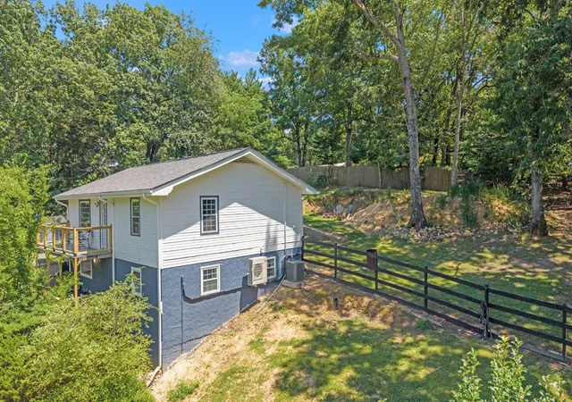 Photo 4 of Single family home for sale at 8831 E Ridge Trl Rd, Soddy Daisy, TN 37379 | MLS# 3246201 | Listing updated on 2026-09-21