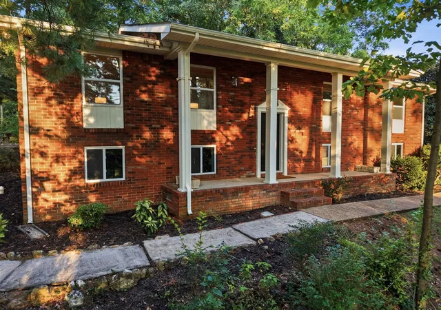 Photo 1 of Single family home for sale at 7101 Moreview Rd, Chattanooga, TN 37412 | MLS# 3247990 | Listing updated on 2026-09-11