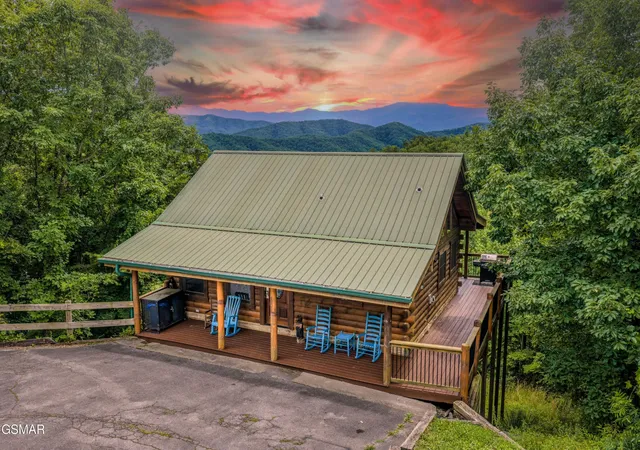 Photo 1 of Single family home for sale at 989 Autumn Ridge Way, Sevierville, TN 37876 | MLS# 3282576 | Listing updated on 2026-09-11