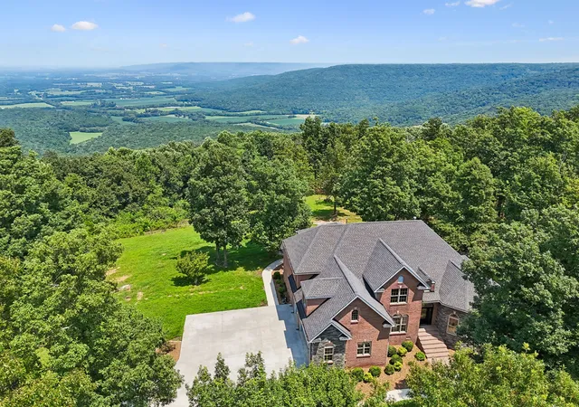 Photo 3 of Single family home for sale at 231 Point Dr, Belvidere, TN 37306 | MLS# 3246718 | Listing updated on 2026-09-11