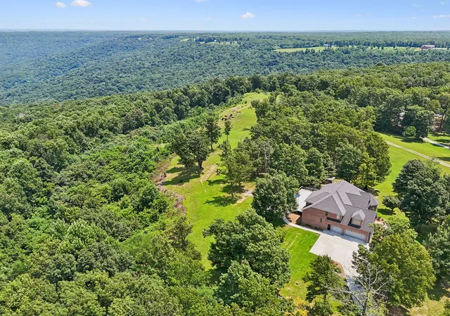 Photo 4 of Single family home for sale at 231 Point Dr, Belvidere, TN 37306 | MLS# 3246718 | Listing updated on 2026-10-07