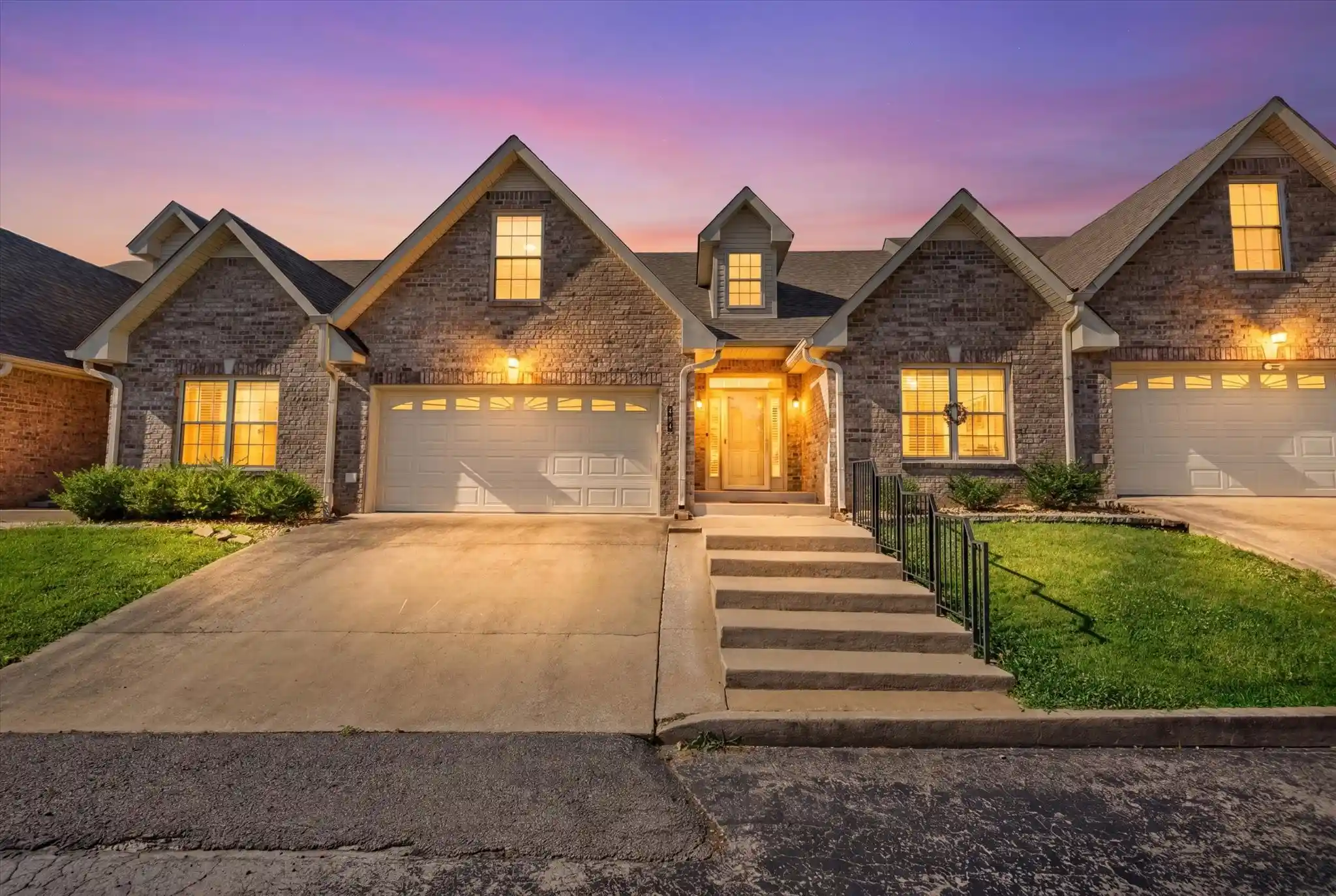 Listing Photo 1 - Condo for sale in 404 Country Clb Ct located at 404 Country Clb Ct, Clarksville, TN 37043 - Unit #U3