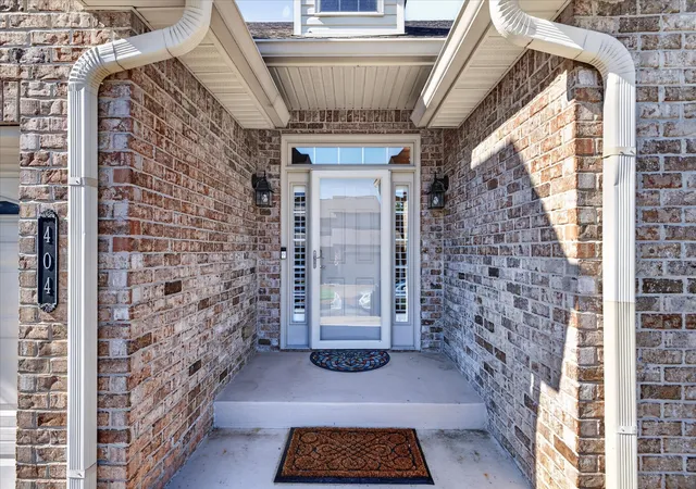 Photo 3 of Townhouse for sale at 404 Country Clb Ct #U3, Clarksville, TN 37043 | MLS# 3249019 | Listing updated on 2026-09-14