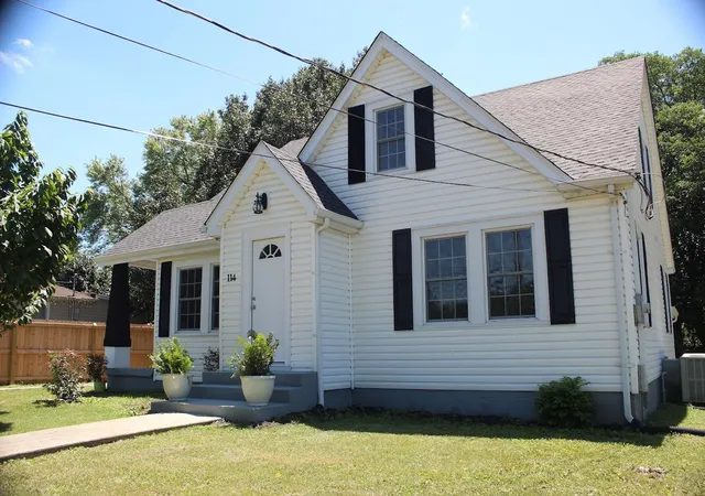 Photo 3 of Single family home for sale at 114 Oak St, Mc Minnville, TN 37110 | MLS# 3247857 | Listing updated on 2026-10-01