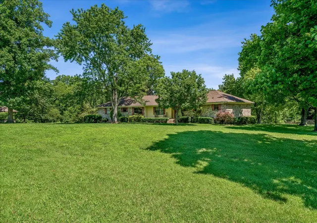 Photo 4 of Single family home for sale at 305 Tanglewood Dr, Mount Juliet, TN 37122 | MLS# 3247746 | Listing updated on 2026-10-12