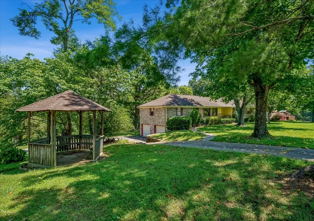 Single family home for sale at 305 Tanglewood Dr, Mount Juliet, TN 37122 | MLS# 3247746