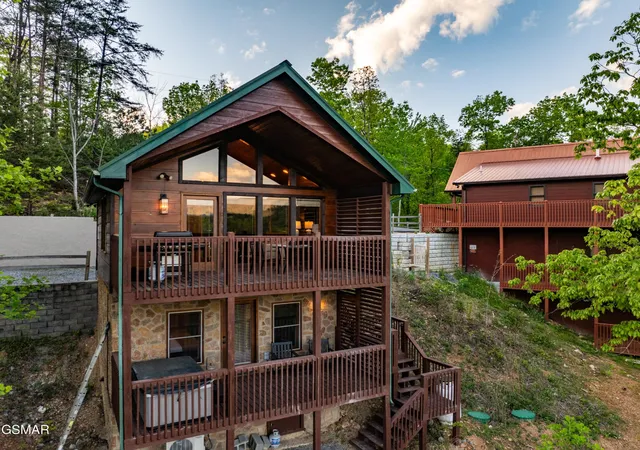 Photo 4 of Single family home for sale at 2633 Raccoon Holw Way, Sevierville, TN 37862 | MLS# 3305350 | Listing updated on 2026-09-11