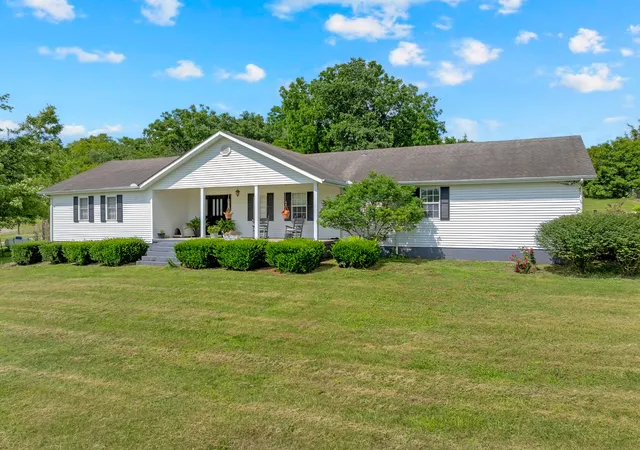 Photo 3 of Sale Pending at 6933 Winchester Hwy, Winchester, TN 37398 | MLS# 3251628 | Listing updated on 2026-09-23