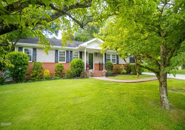 Photo 1 of Single family home for sale at 321 Creekmoor Dr, Jefferson City, TN 37760 | MLS# 3282569 | Listing updated on 2026-09-11
