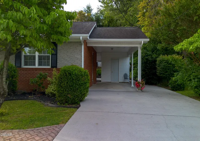 Photo 3 of Single family home for sale at 321 Creekmoor Dr, Jefferson City, TN 37760 | MLS# 3282569 | Listing updated on 2026-09-11