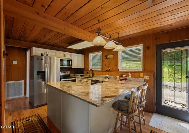 Photo 3 of Single family home for sale at 1105 Lower Alpine Way, Gatlinburg, TN 37738 | MLS# 3288533 | Listing updated on 2026-09-11