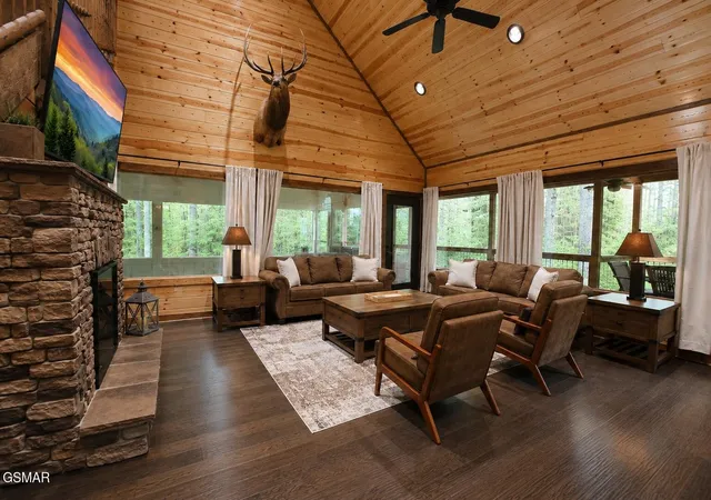 Photo 3 of Single family home for sale at 2215 Cub Cir, Sevierville, TN 37862 | MLS# 3269843 | Listing updated on 2026-09-12