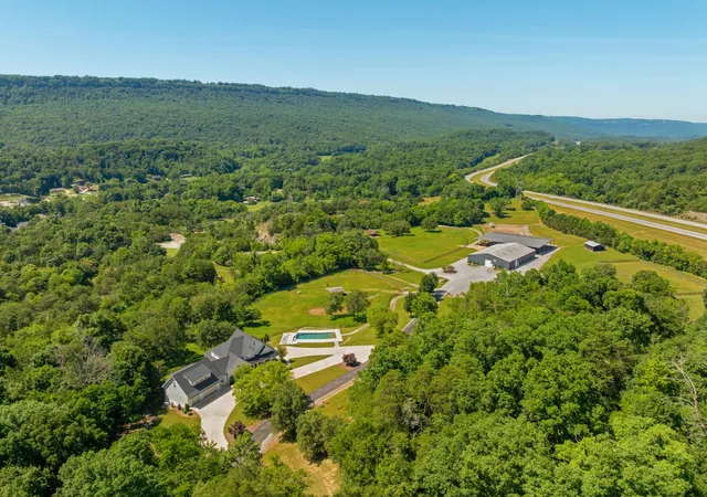 Photo 2 of Mansion for sale at 527 Reads Lake Rd, Chattanooga, TN 37415 | MLS# 3247630 | Listing updated on 2026-09-11