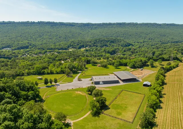Photo 3 of Mansion for sale at 527 Reads Lake Rd, Chattanooga, TN 37415 | MLS# 3247630 | Listing updated on 2026-09-11