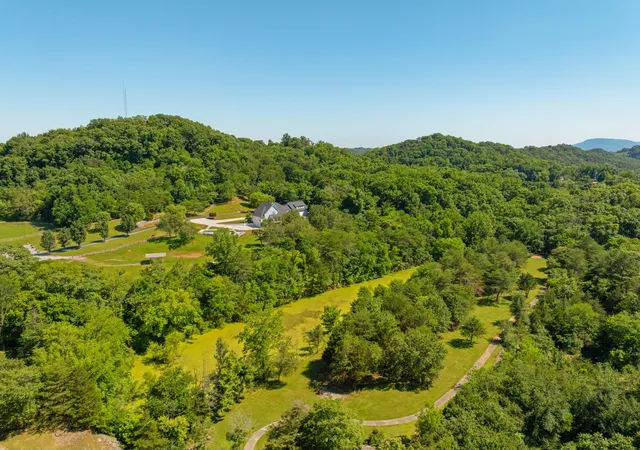 Photo 3 of Single family home for sale at 527 Reads Lake Rd, Chattanooga, TN 37415 | MLS# 3247630 | Listing updated on 2026-10-13