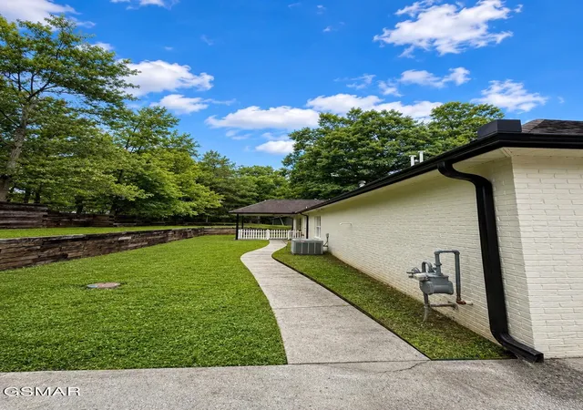 Photo 3 of Single family home for sale at 2247 Battle Hl Rd, Pigeon Forge, TN 37863 | MLS# 3591637 | Listing updated on 2026-09-19