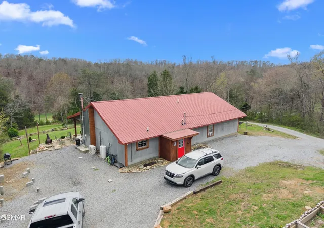 Photo 4 of Single family home for sale at 2357 Hall Rd, Dandridge, TN 37725 | MLS# 3591638 | Listing updated on 2026-09-15